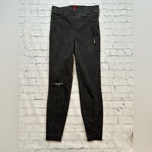 SPANX BLACK DISTRESSED SKINNY JEANS - Size Medium SKU:439